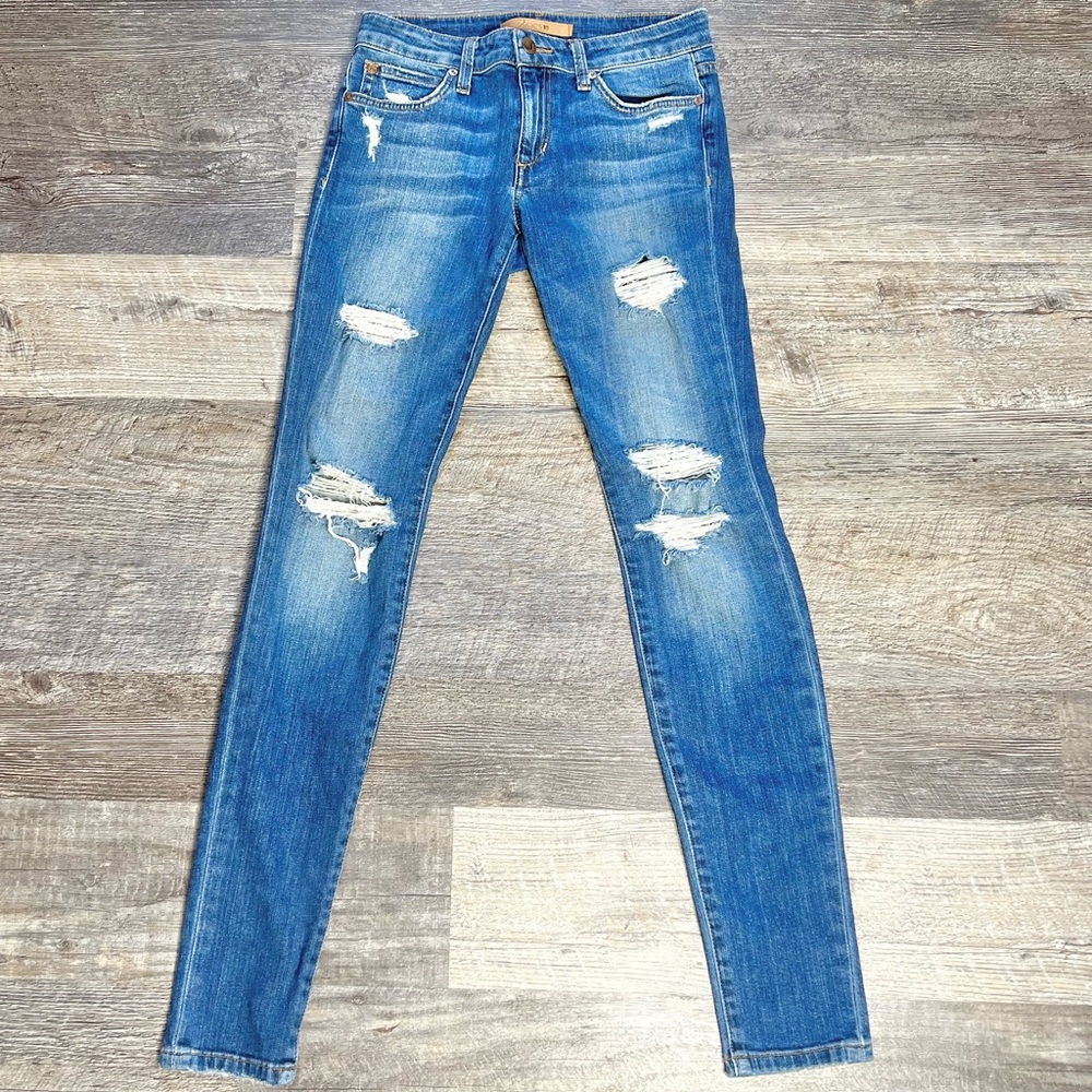 SOLD** Joe’s Jeans Distressed The Icon Mid Rise Skinny Jeans Size 26